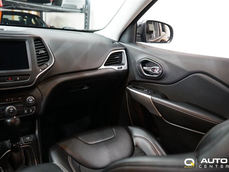 Used 2022 Jeep Cherokee Sport AWD/4WD image 24