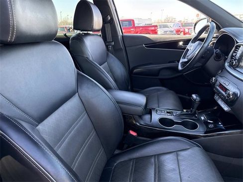 Used 2019 Kia Sorento SX image 18