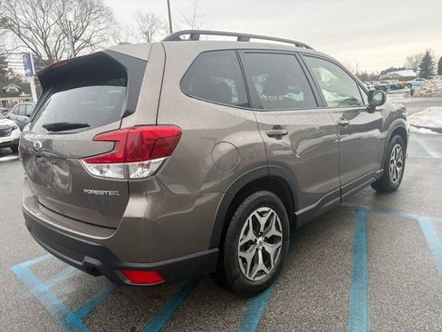 Used 2023 Subaru Forester Premium image 6