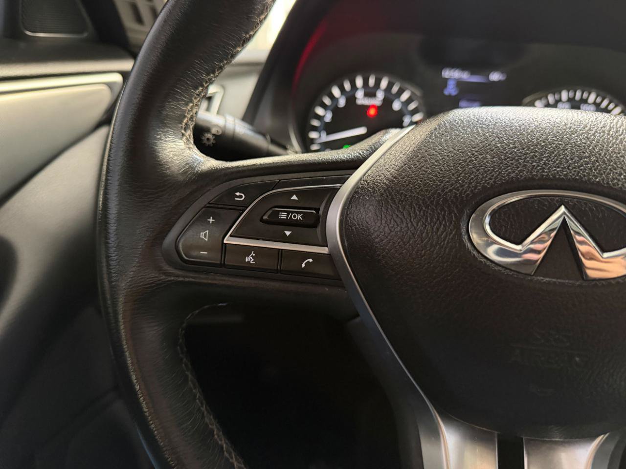 Used 2019 INFINITI Q50 Luxe w/ Essential Package (3.0T Luxe) AWD/4WD image 30