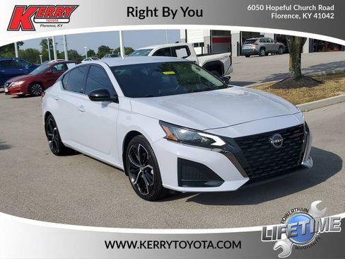 Used 2024 Nissan Altima 2.5 SR FWD image 1
