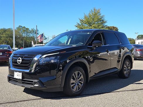 Certified 2024 Nissan Pathfinder S image 3