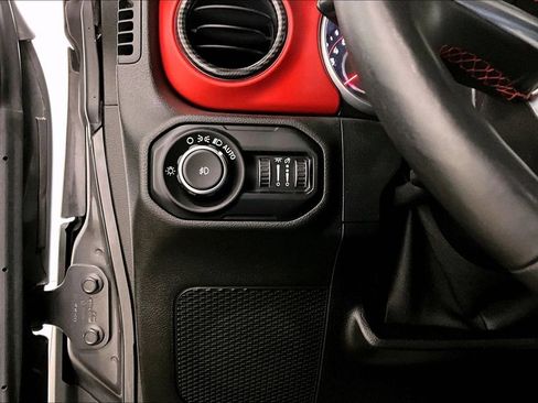 Used 2018 Jeep Wrangler Unlimited Rubicon AWD/4WD image 15