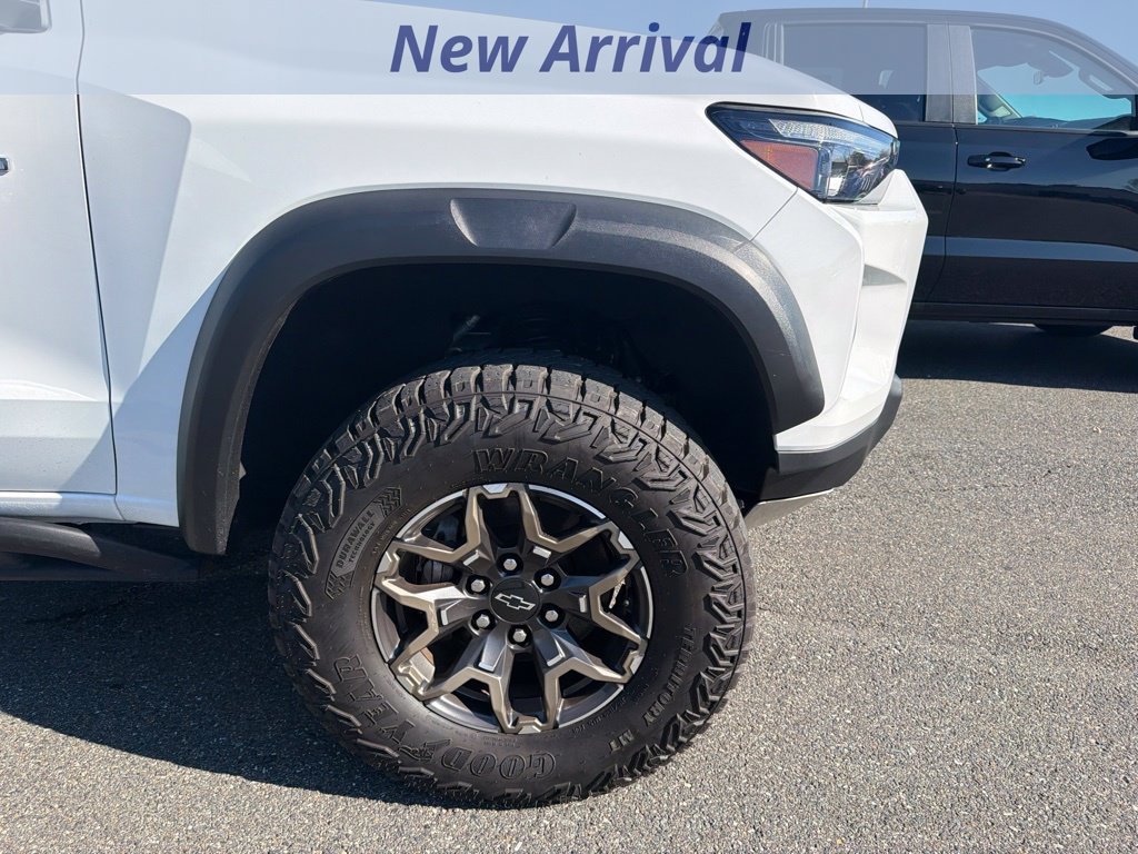 Certified 2024 Chevrolet Colorado ZR2 w/ ZR2 Convenience Package III AWD/4WD image 3