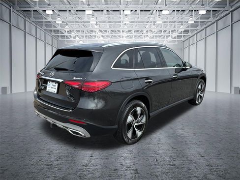 Used 2024 Mercedes-Benz GLC 300 4MATIC image 7