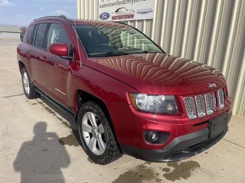 Used 2016 Jeep Compass Latitude image 2