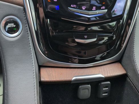 Used 2019 Cadillac Escalade ESV Premium Luxury RWD image 22