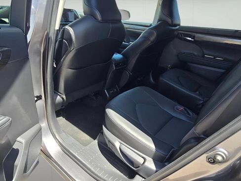 Used 2021 Toyota Highlander Limited AWD/4WD image 24