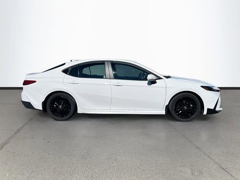 Used 2025 Toyota Camry SE w/ Convenience Package image 8