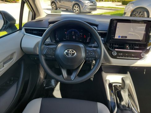 Used 2026 Toyota Corolla LE FWD image 17