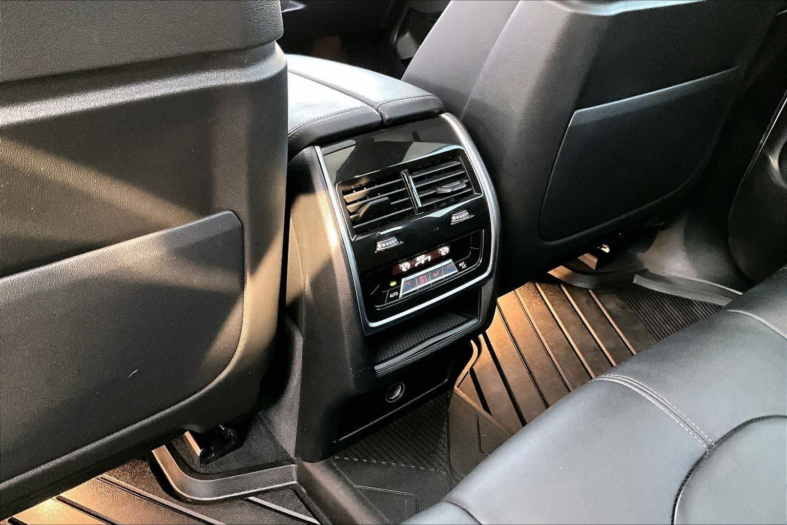 Used 2022 BMW X5 sDrive40i w/ M Sport Package RWD image 33