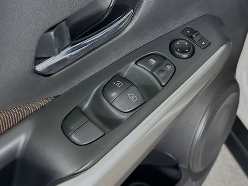 Used 2020 Nissan Kicks SR w/ Exterior Package FWD image 27