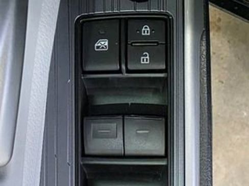 New 2026 Toyota Sienna XLE image 13