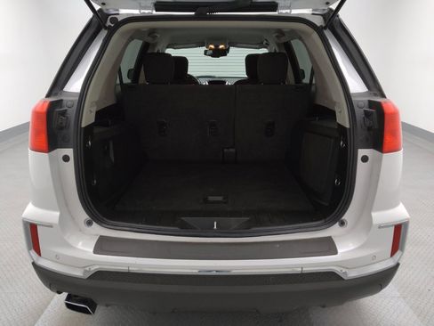 Used 2016 GMC Terrain SLE w/ Technology Package image 29