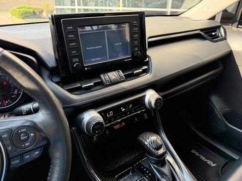 Used 2020 Toyota RAV4 XLE Premium AWD/4WD image 25