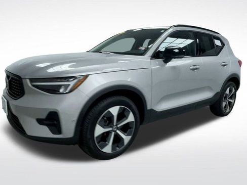 Used 2023 Volvo XC40 B5 Plus w/ Protection Package Premier image 20