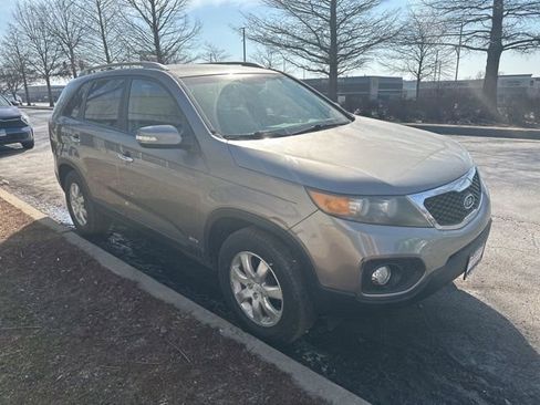 Used 2011 Kia Sorento LX w/ Convenience Pkg image 3