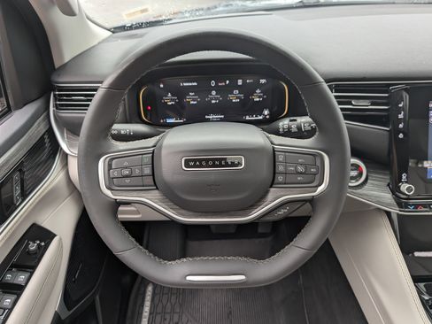 Used 2024 Jeep Wagoneer L Series II w/ Convenience Group I AWD/4WD image 25