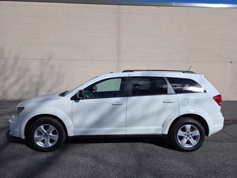 Used 2017 Dodge Journey SE AWD/4WD image 2