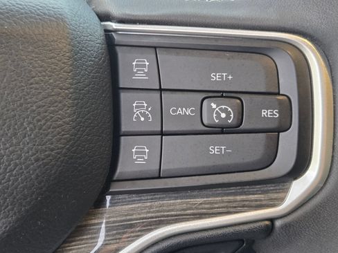 Used 2022 Jeep Wagoneer Series II AWD/4WD image 28