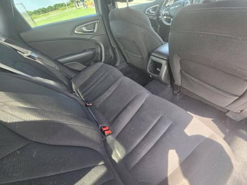 Used 2015 Chrysler 200 Limited w/ Convenience Group FWD image 5