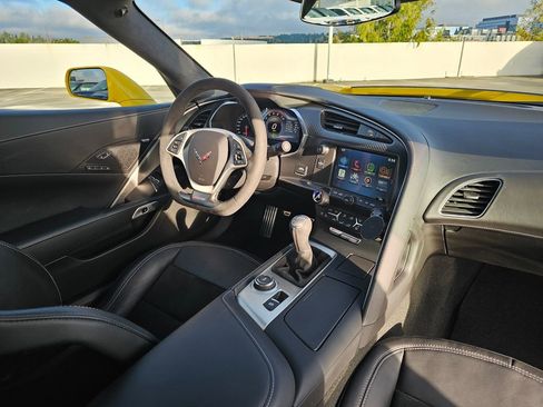 Used 2015 Chevrolet Corvette Z06 w/ 3LZ Preferred Equipment Group image 20