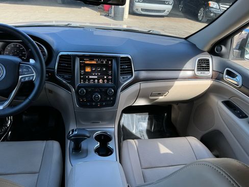 Used 2015 Jeep Grand Cherokee Limited w/ Luxury Group II image 16