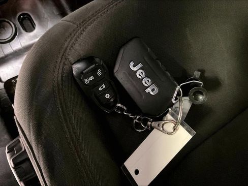 Used 2018 Jeep Wrangler Unlimited Sport image 13