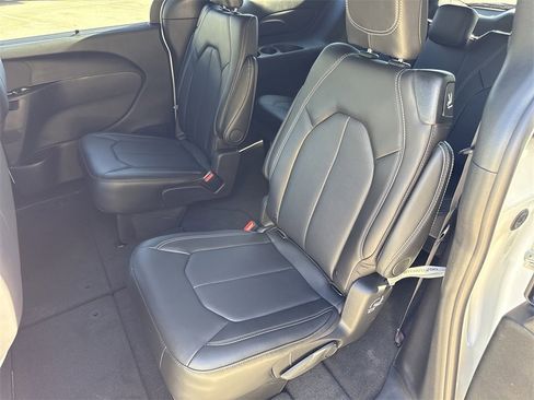 New 2026 Chrysler Pacifica Select image 33