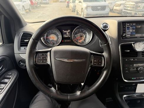 Used 2015 Chrysler Town & Country S image 15