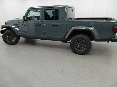 New 2026 Jeep Gladiator Sport image 14