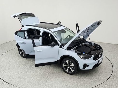 New 2026 Volvo XC40 B5 Plus w/ Climate Package AWD/4WD image 39