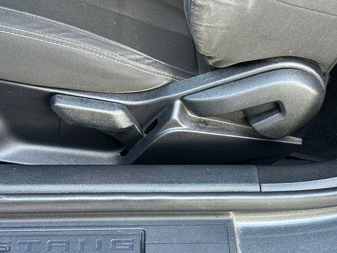 Used 2019 Ford Mustang Coupe image 24