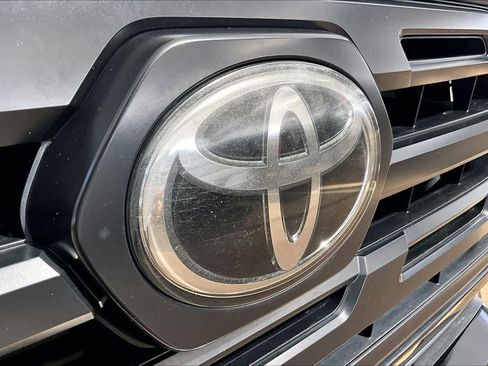 Used 2018 Toyota Tacoma SR w/ SR Convenience Package image 27