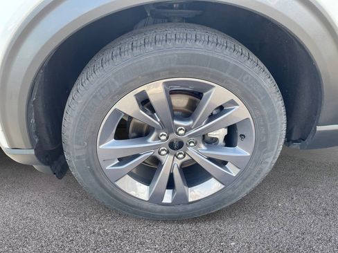 Used 2023 Ford Explorer XLT w/ Equipment Group 202A AWD/4WD image 12