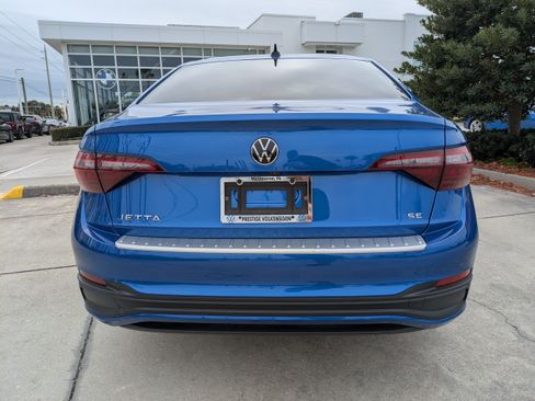 Certified 2023 Volkswagen Jetta SE image 5