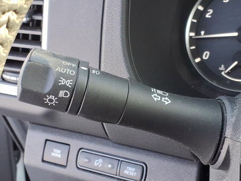 Used 2022 Nissan Frontier SV image 24