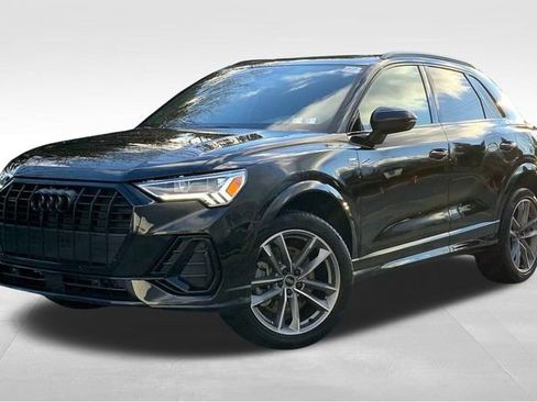 Used 2025 Audi Q3 2.0T Premium w/ Convenience Package image 2