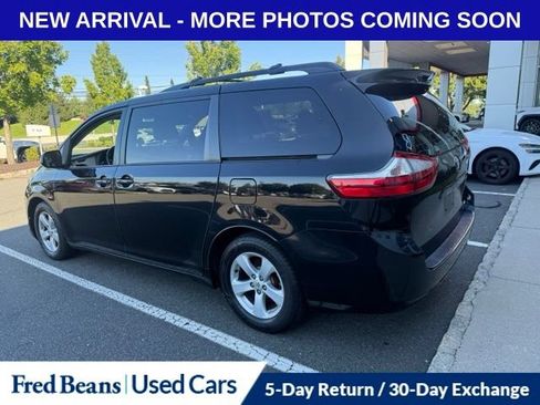 Used 2015 Toyota Sienna LE FWD image 8