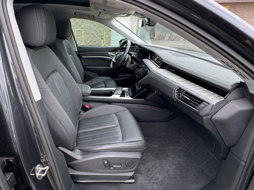 Used 2021 Audi e-tron Premium AWD/4WD image 40