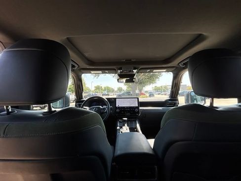 Used 2024 Lexus GX 550 AWD/4WD image 15