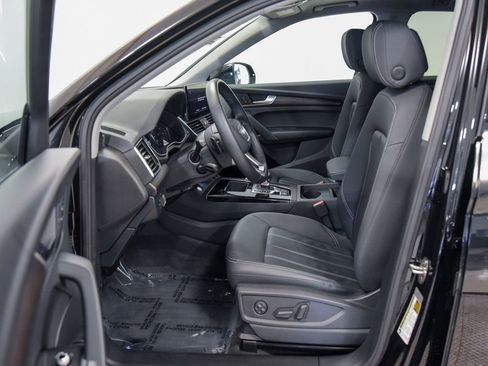 Used 2023 Audi Q5 2.0T Premium w/ Convenience Package image 2