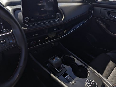 Used 2025 Nissan Rogue SV AWD/4WD image 10