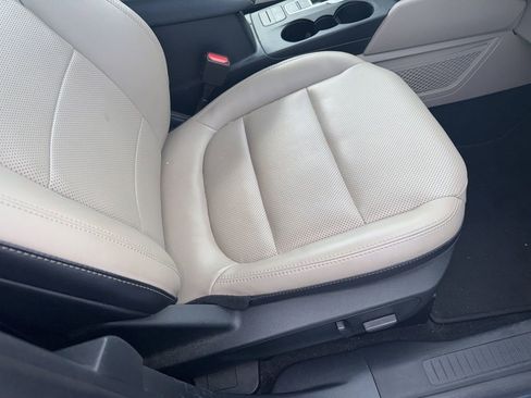 Used 2022 Ford Escape Titanium image 13