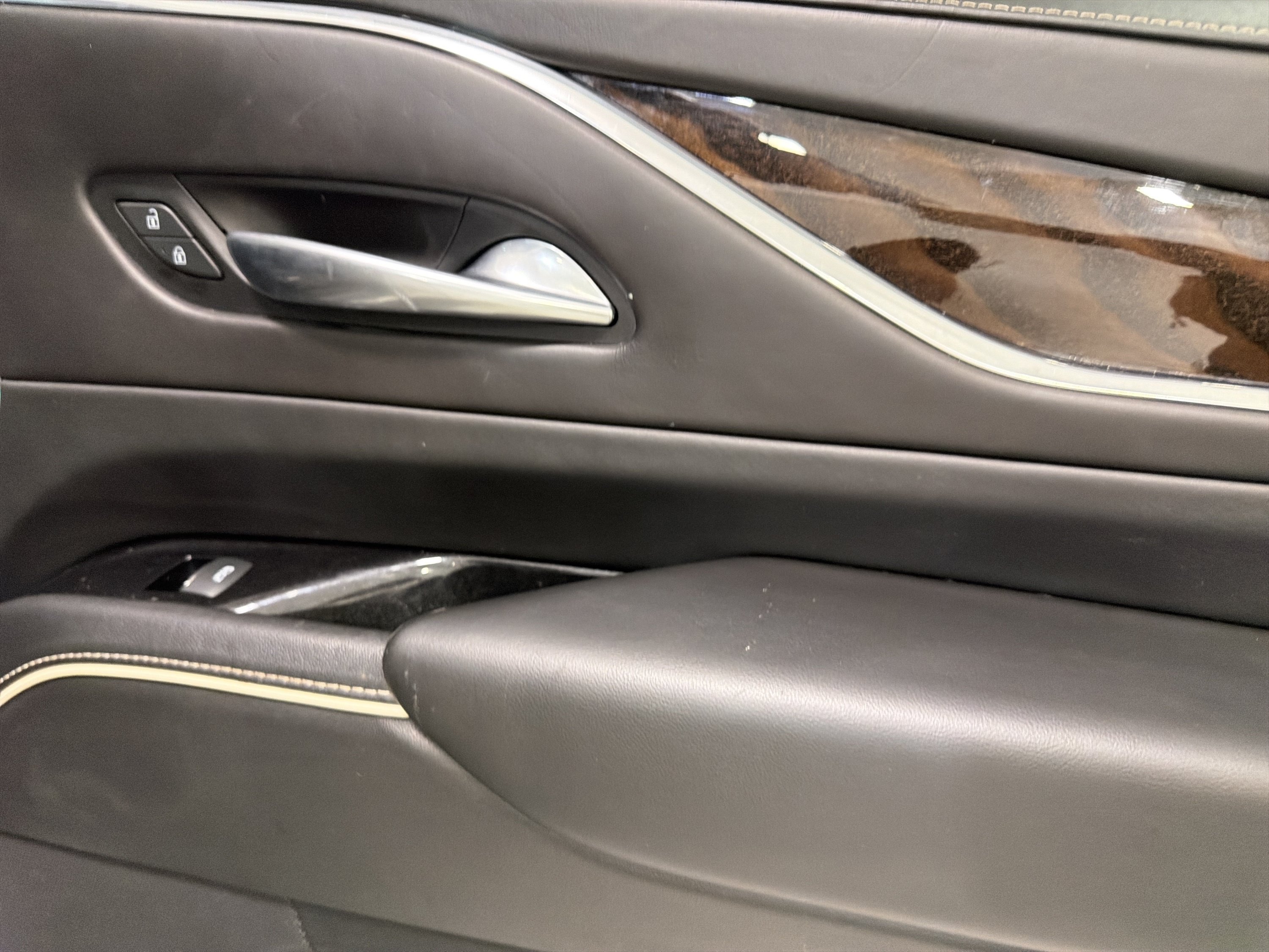 Used 2021 Cadillac Escalade ESV Sport Platinum w/ Heavy-Duty Trailer Package AWD/4WD image 15