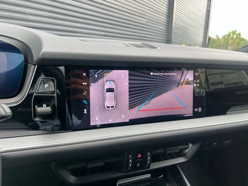 New 2025 Porsche Cayenne image 21