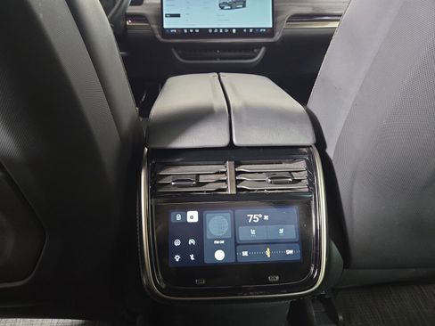 Used 2022 Rivian R1S Launch Edition image 27