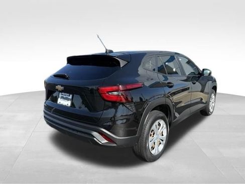 Used 2024 Chevrolet Trax LS FWD image 13