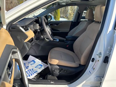 Used 2022 Toyota RAV4 XLE image 22