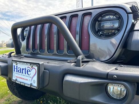 Used 2019 Jeep Wrangler Unlimited Sahara w/ Quick Order Package 24M Moab AWD/4WD image 11